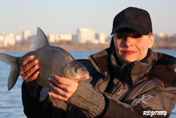 Девушка рыбачка из Беларуси